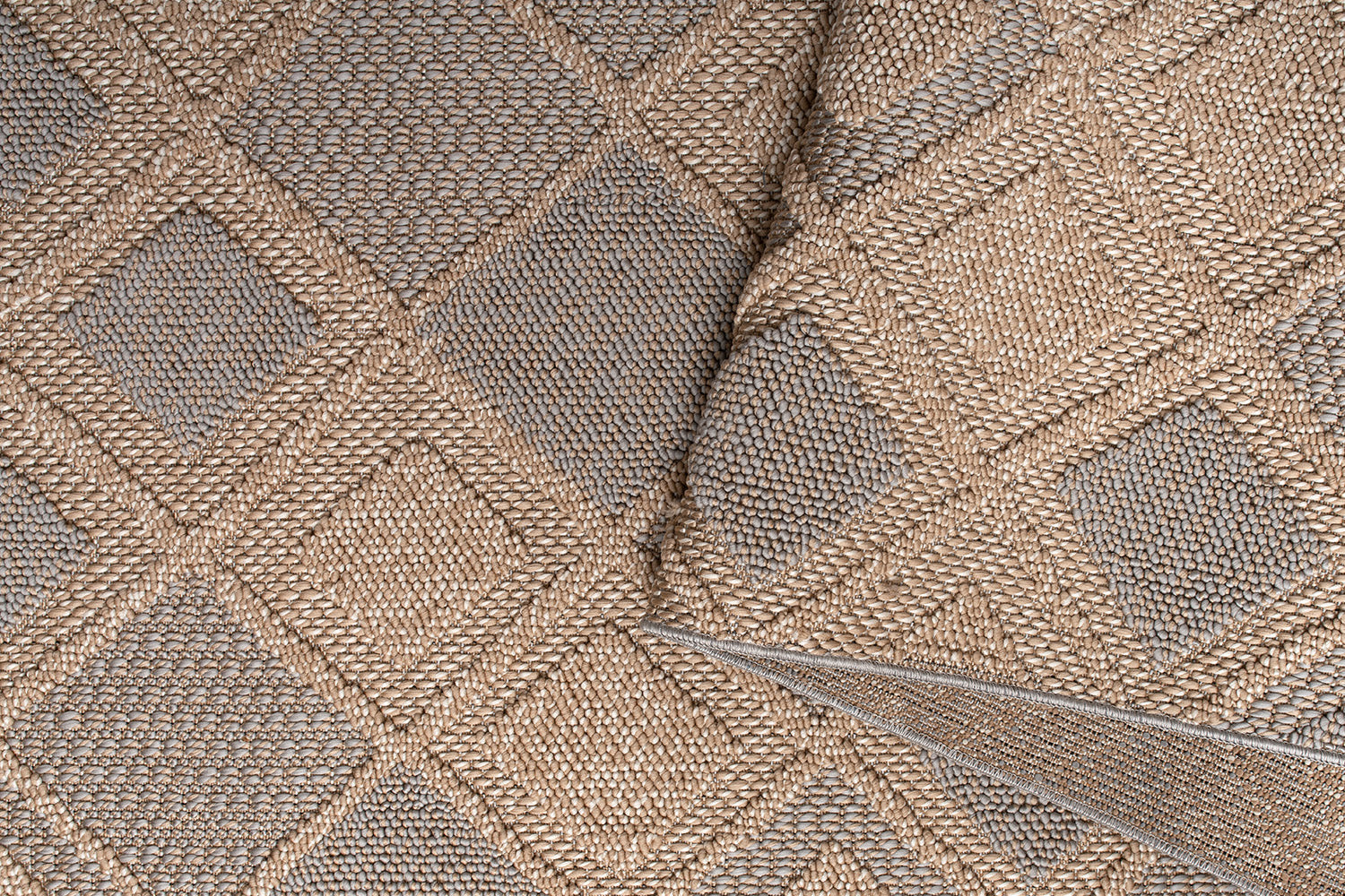 Salon ve Yatak Odası İçin Dekoratif Halı Seçimi İpuçları