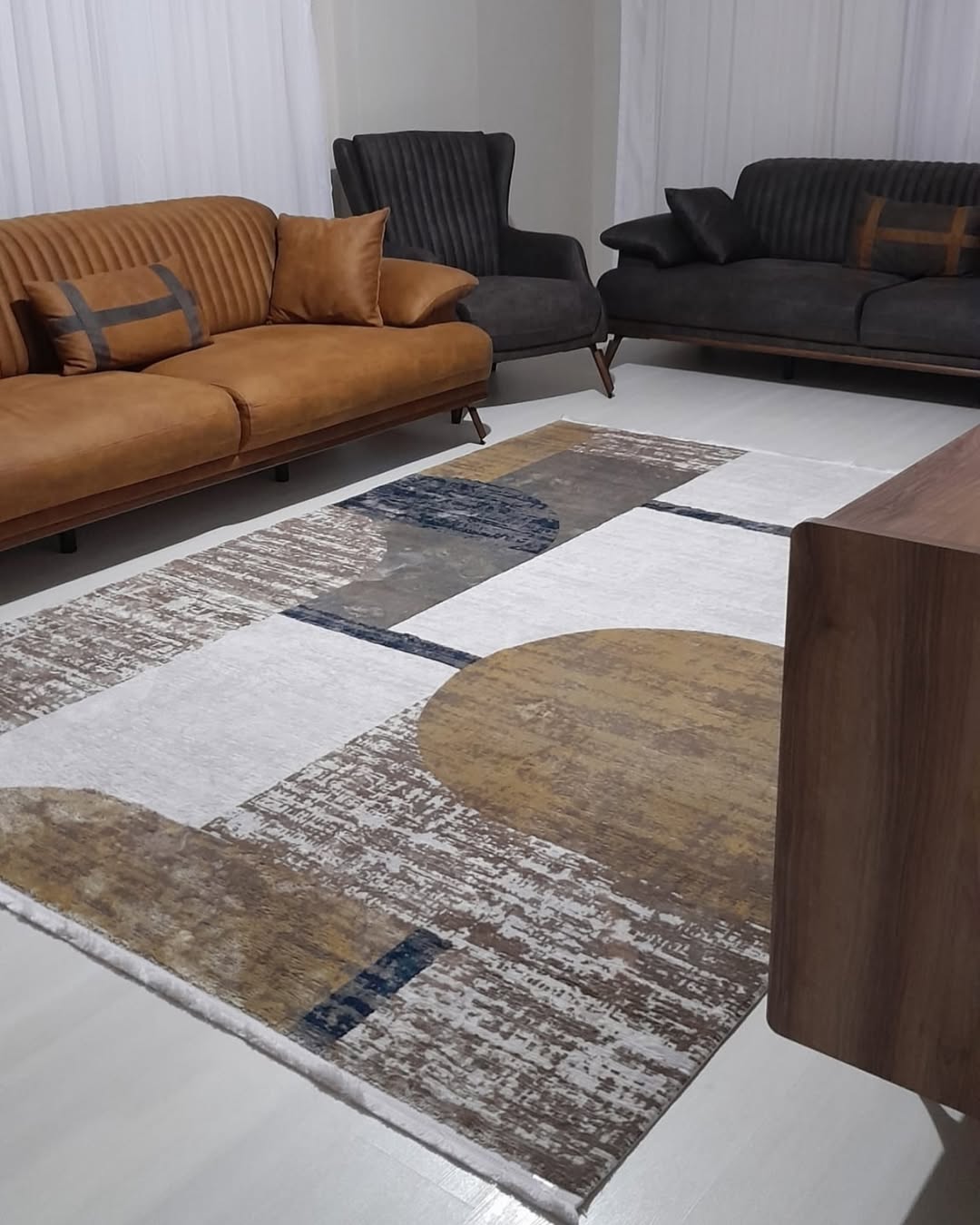 Geometrik ve Modern Desenli Özel Kesim Halı ORION OR10A