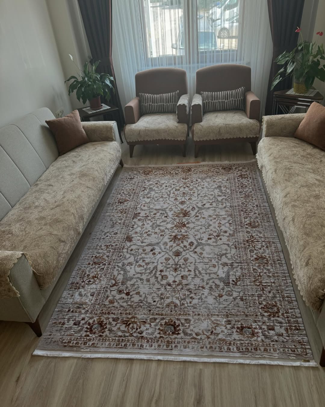 Modern ve Klasik Desenli Salon Halısı ROSADA RS01A