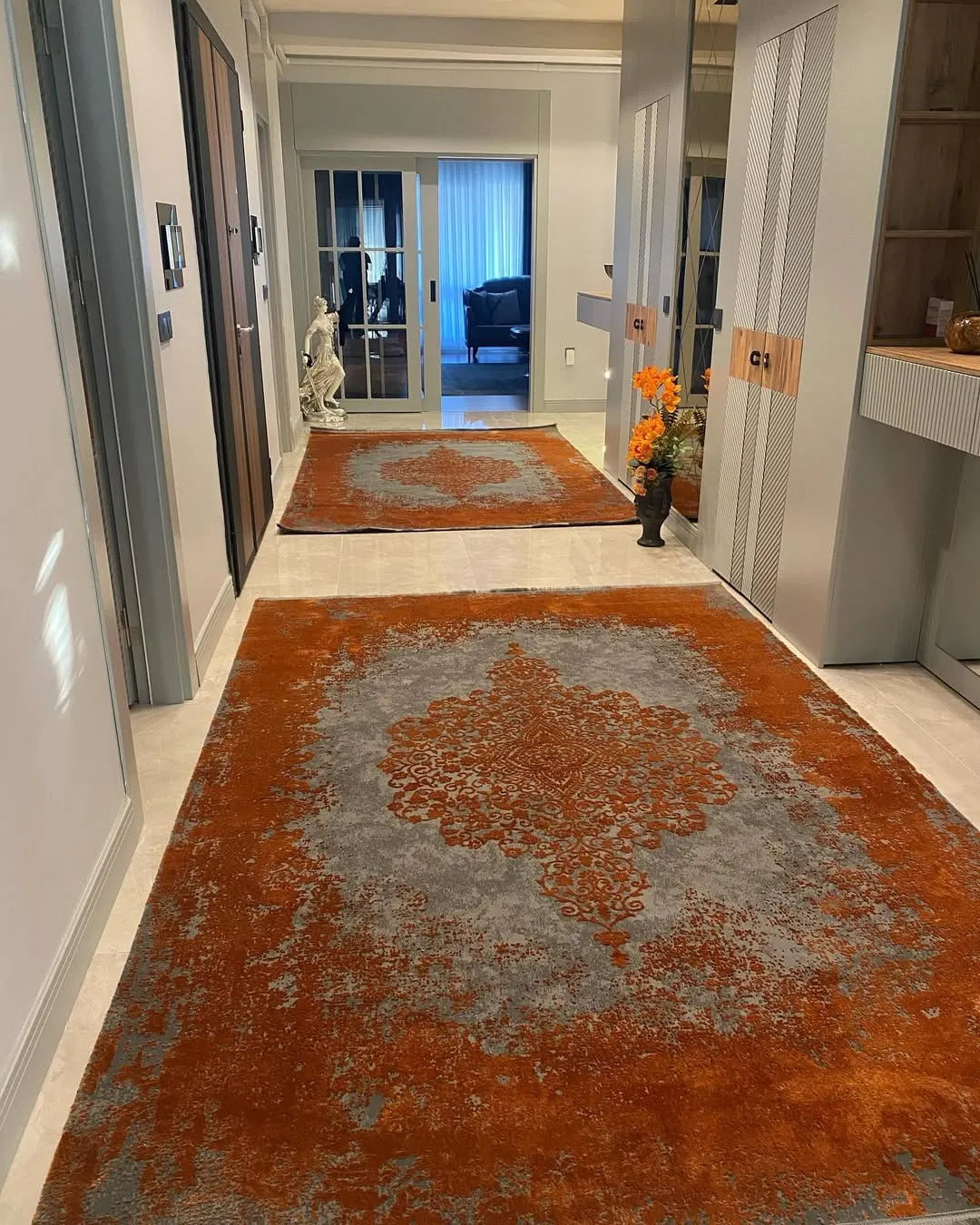 Bir taraftan mat diğer taraftan parlak görünüm özelliği !